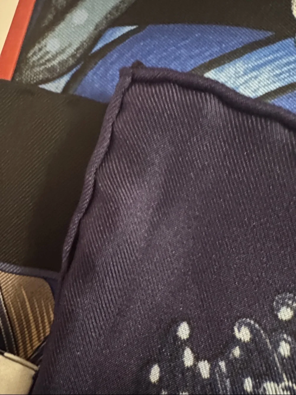 Salvatore Ferragamo silk scarf. - Picture 7 of 7